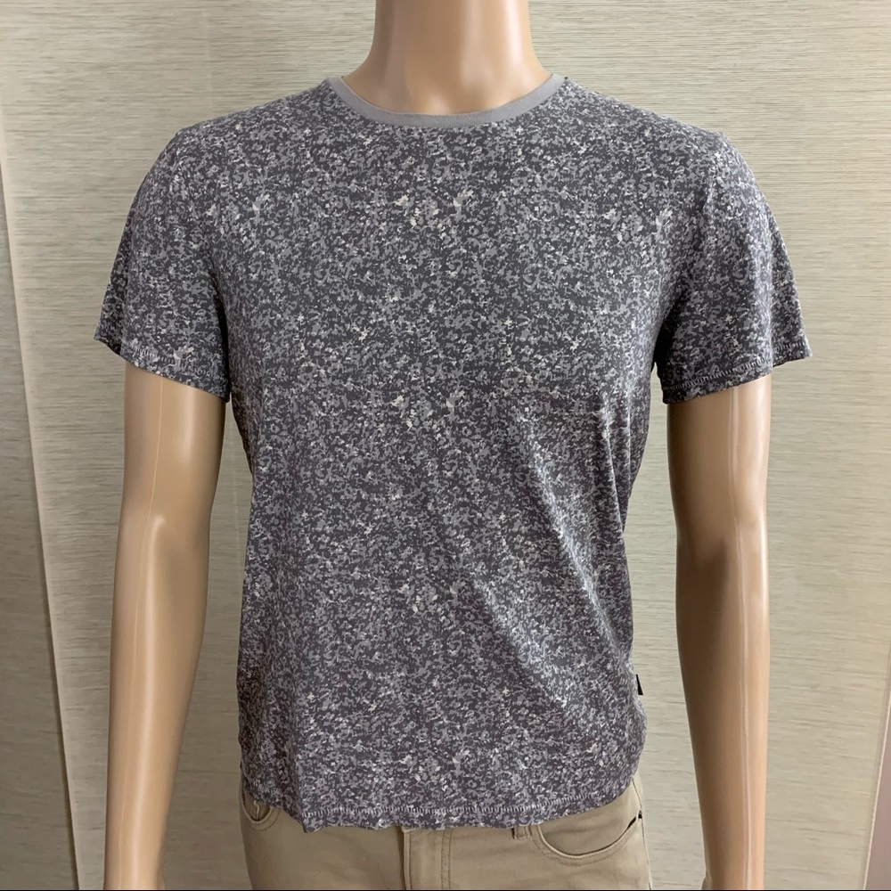 Express Gray/Silver Stone Pattern tee Mens Small